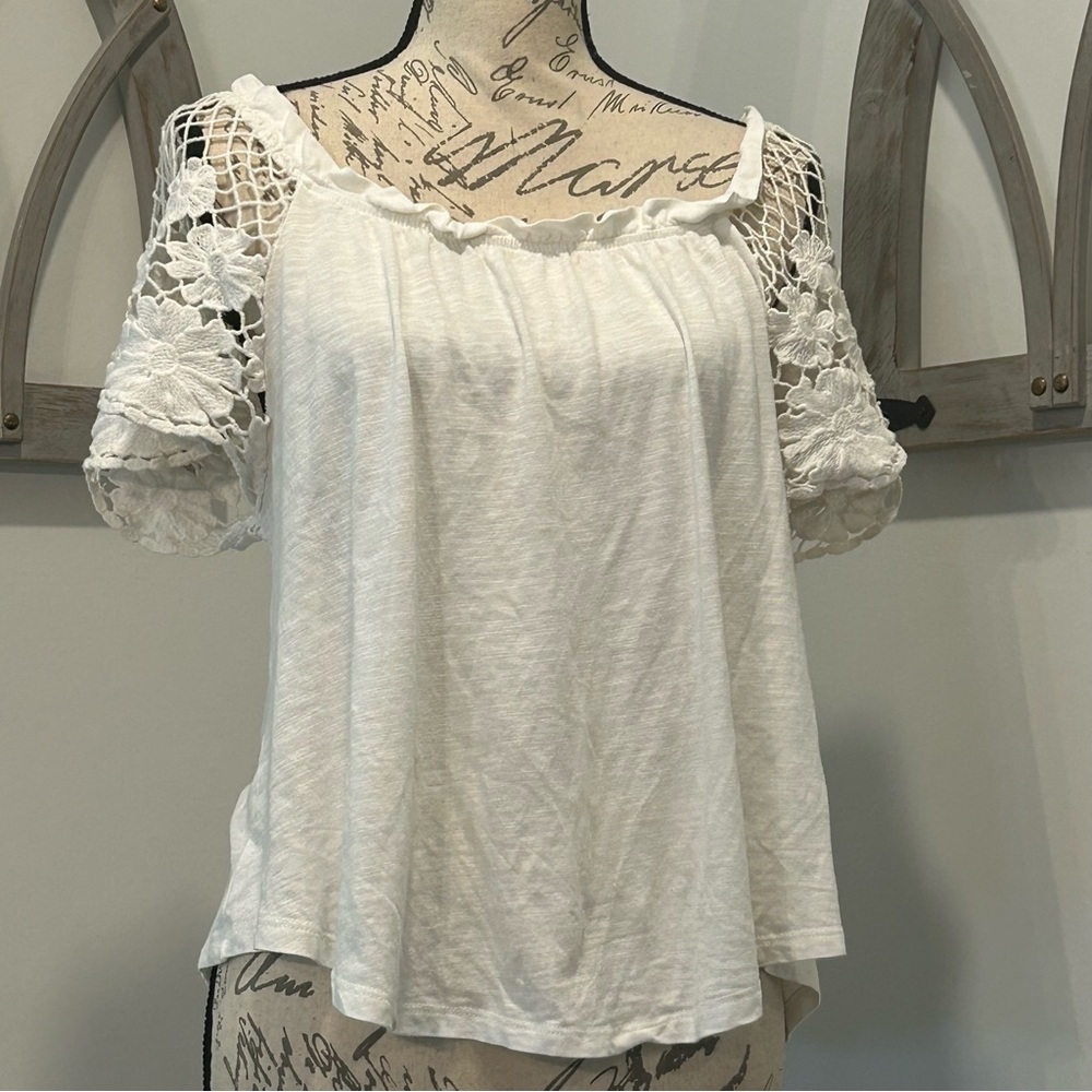 White Short Sleeve Shirt Crocheted Shoulders Loose Fit Spring Summer Size Medium
